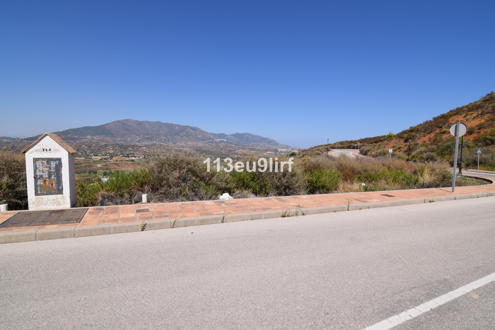 Residential plot in La Cala Golf offering panoramic mountain and golf views. Current building regula, Spain