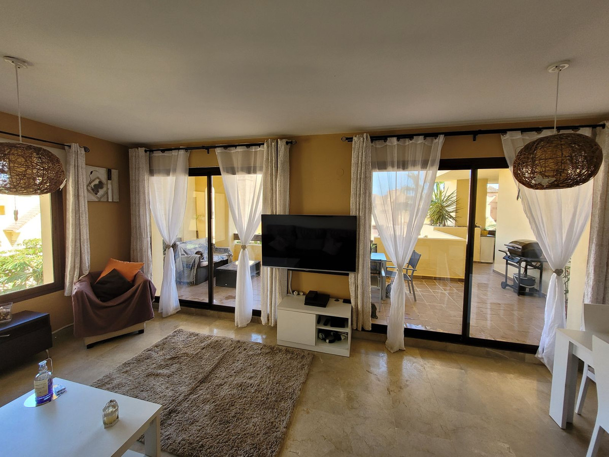 Apartment Middle Floor in La Duquesa, Costa del Sol
