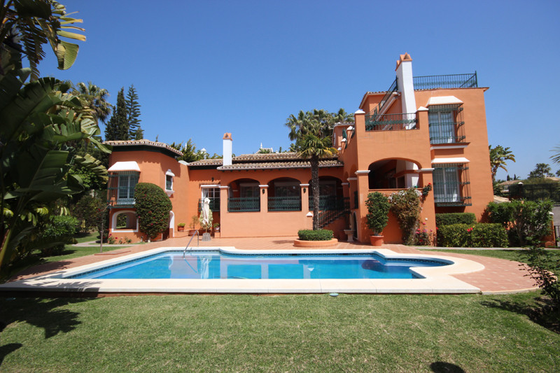 Detached Villa for sale in Bahía de Marbella R2207891