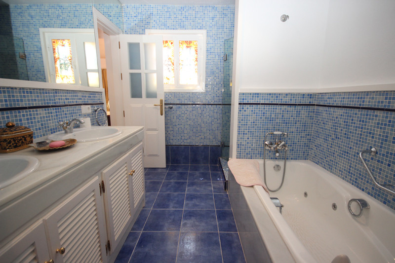 4 bedroom Villa For Sale in Bahía de Marbella, Málaga - thumb 37