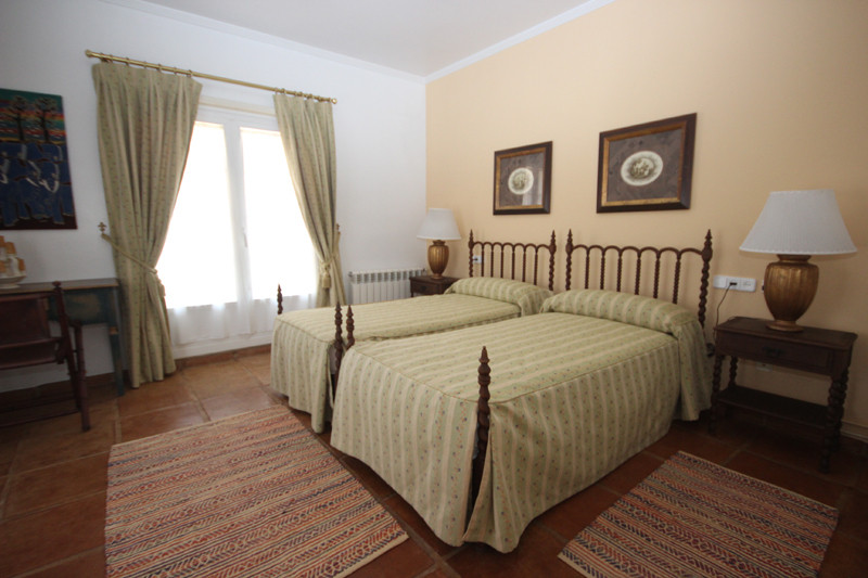 4 bedroom Villa For Sale in Bahía de Marbella, Málaga - thumb 39