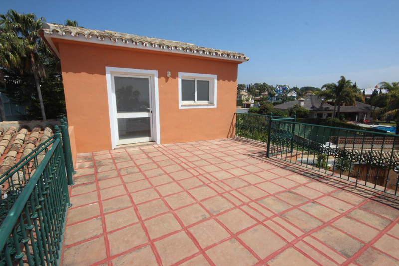 Villa Detached for sale in Bahía de Marbella, Costa del Sol
