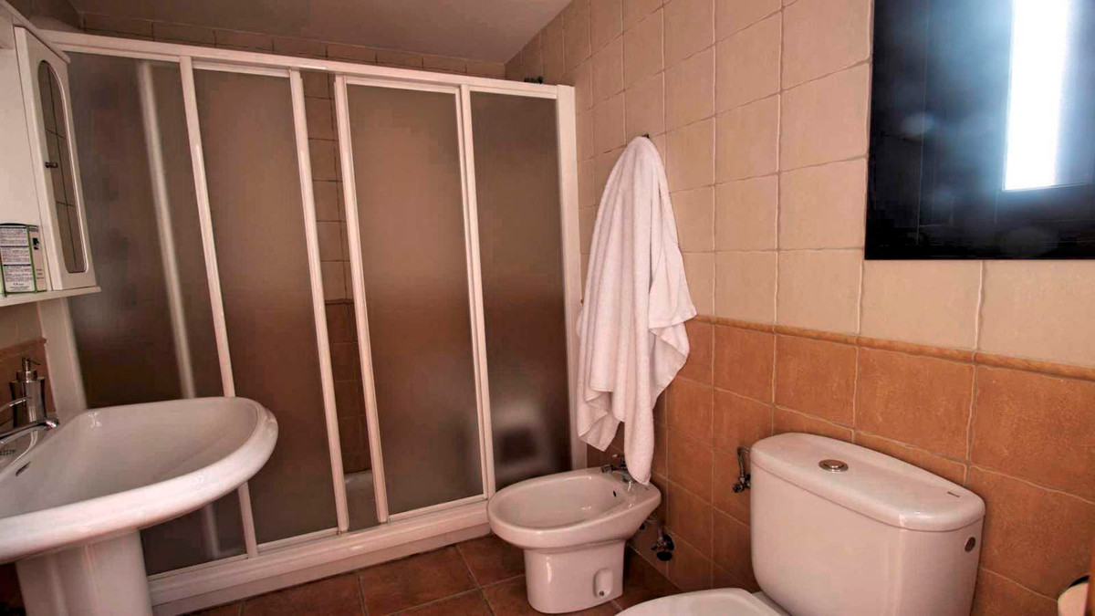 2 Bedrooms - 1 Bathrooms