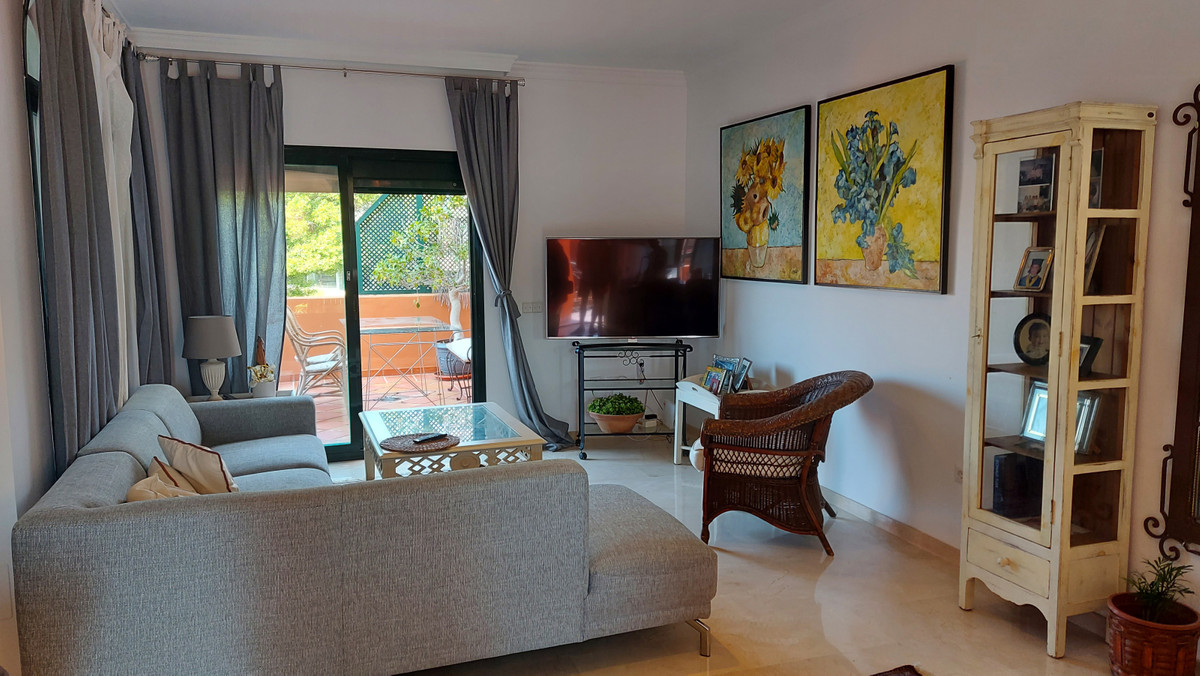 3 bedroom Apartment For Sale in Elviria, Málaga - thumb 2