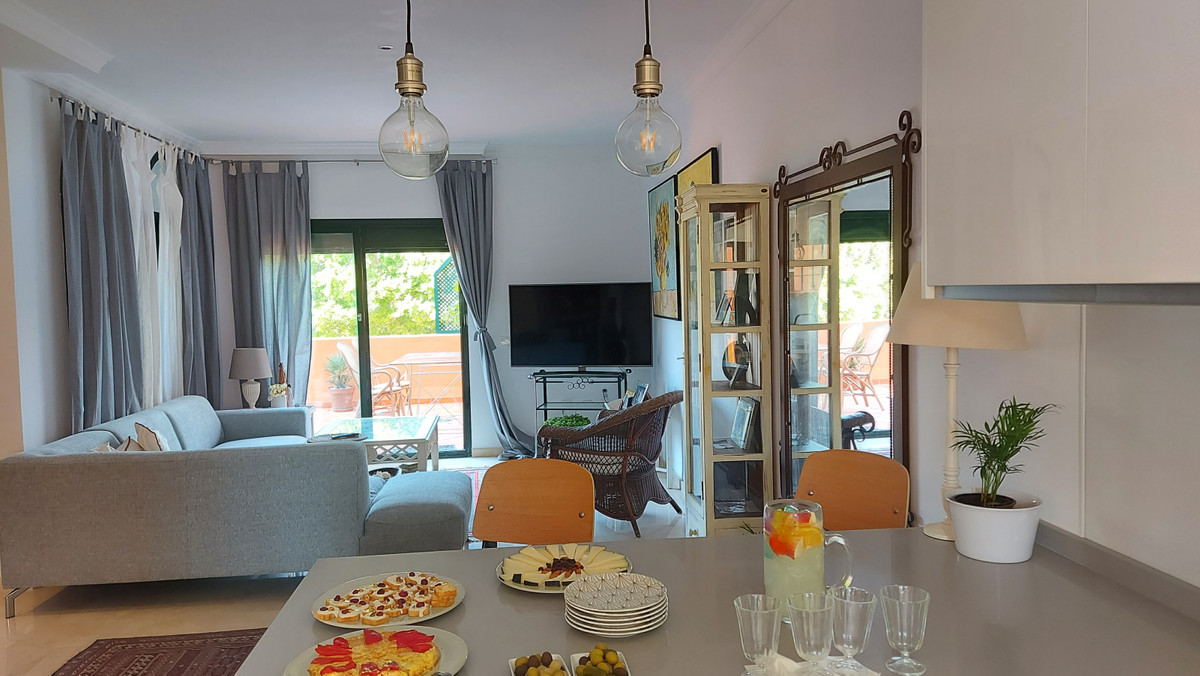 3 bedroom Apartment For Sale in Elviria, Málaga - thumb 3