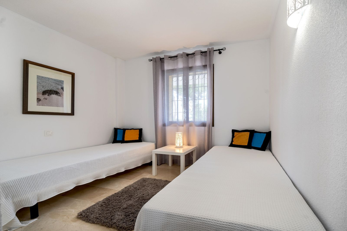 Apartment Middle Floor in Calahonda, Costa del Sol
