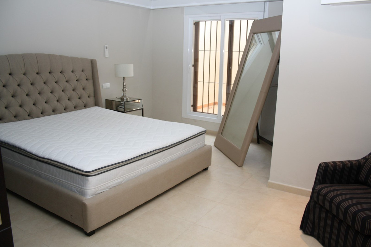 5 bedroom Villa For Sale in Puerto Banús, Málaga - thumb 12