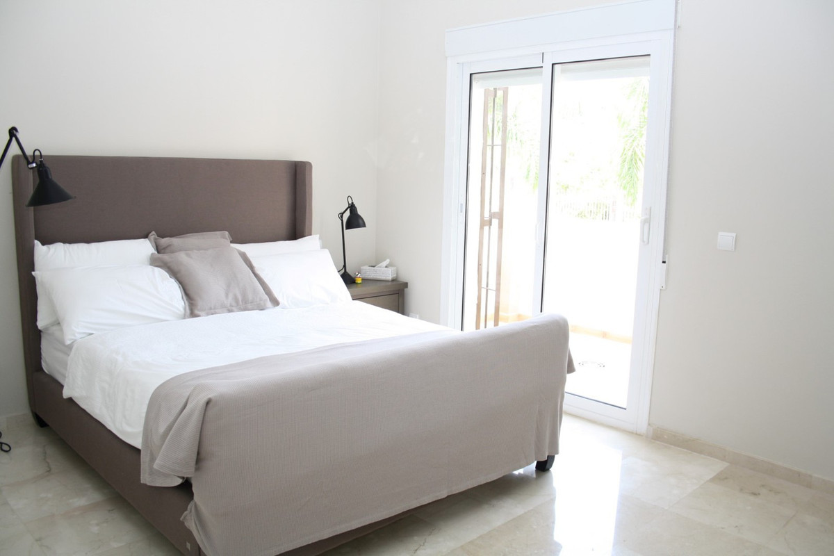 5 bedroom Villa For Sale in Puerto Banús, Málaga - thumb 3