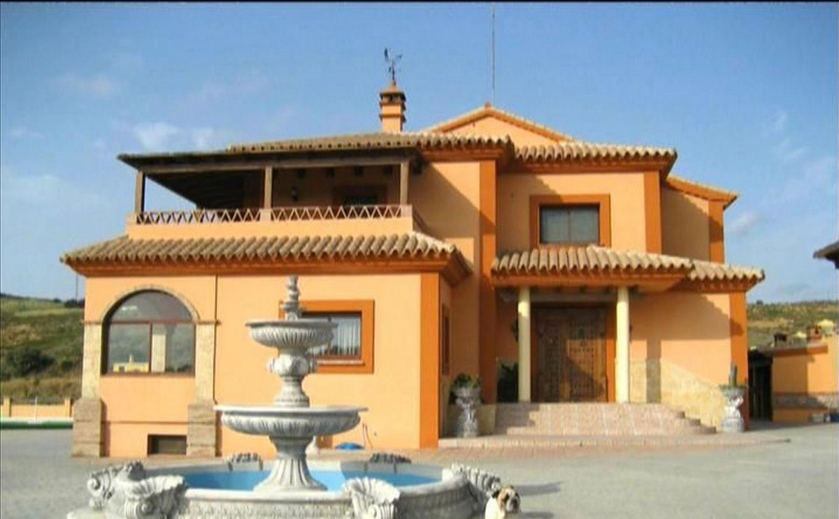 Villa Finca for sale in Estepona