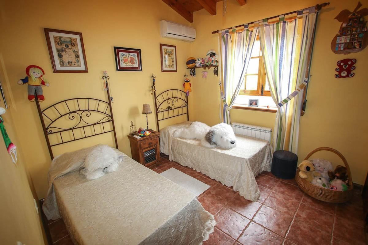 10 bedroom Villa For Sale in Alhaurín de la Torre, Málaga - thumb 22