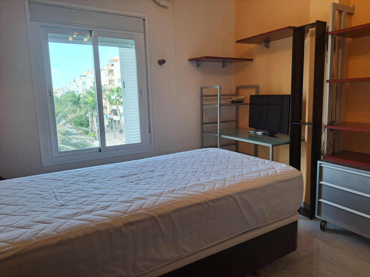 Apartamento con 6 Dormitorios en Venta Estepona
