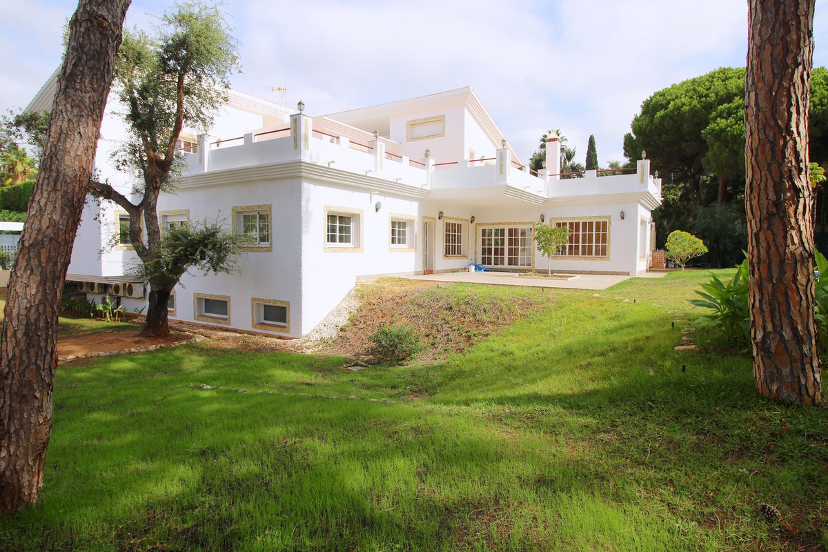 Villa Detached in Hacienda Las Chapas, Costa del Sol
