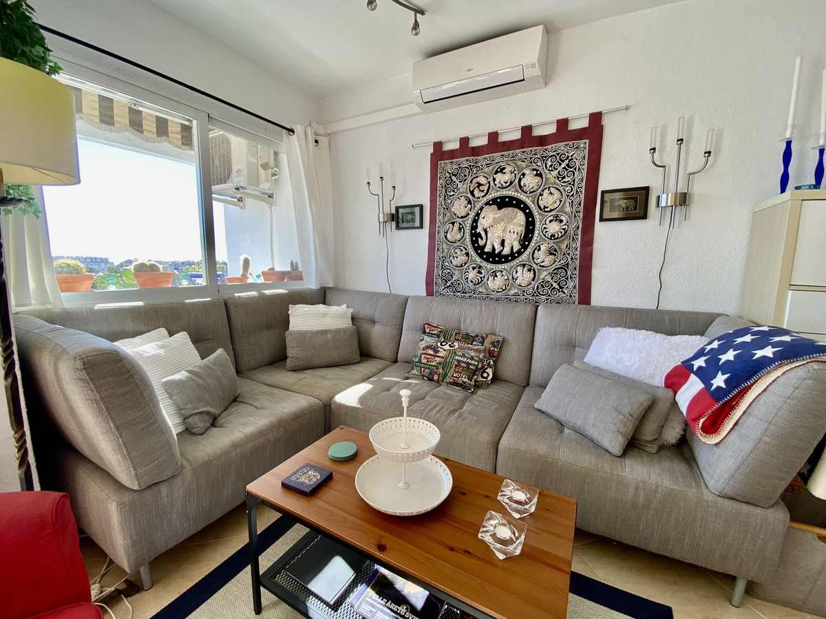 2 Bedroom Middle Floor Apartment For Sale Nueva Andalucía, Costa del Sol - HP4643185