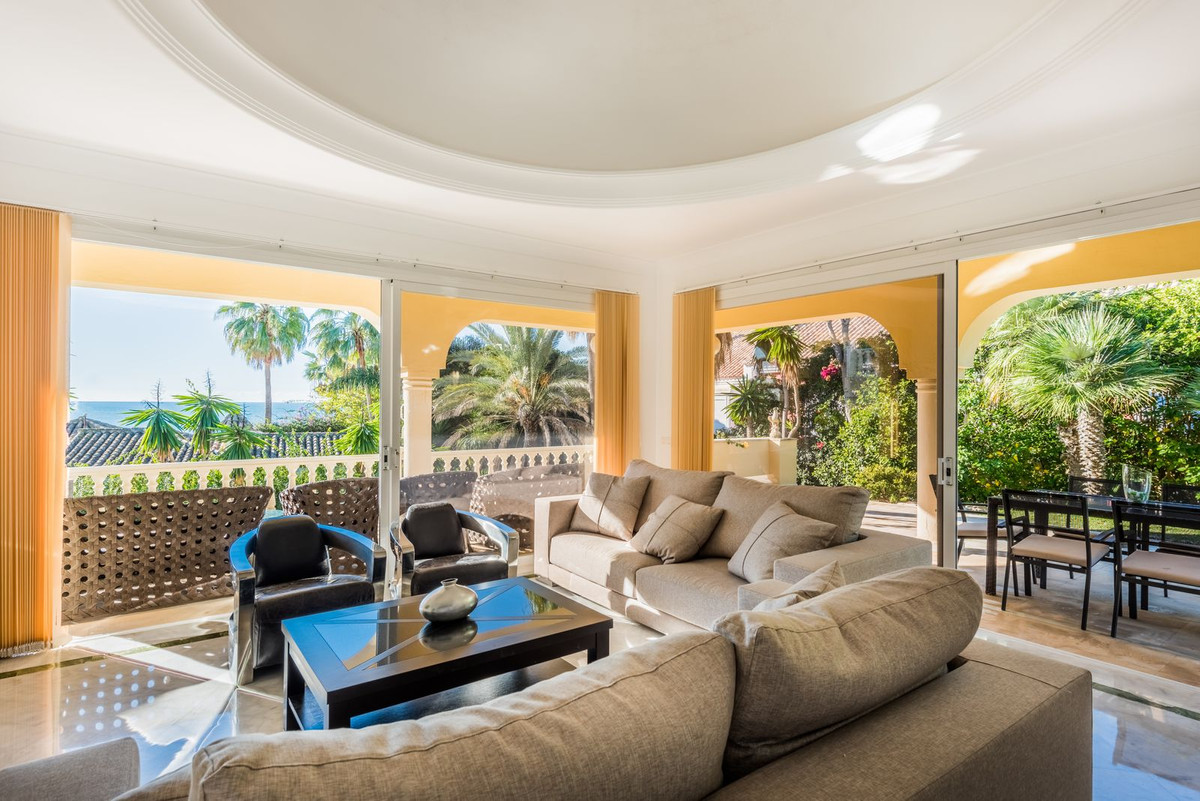 Villa te koop in Bahía de Marbella R4244584