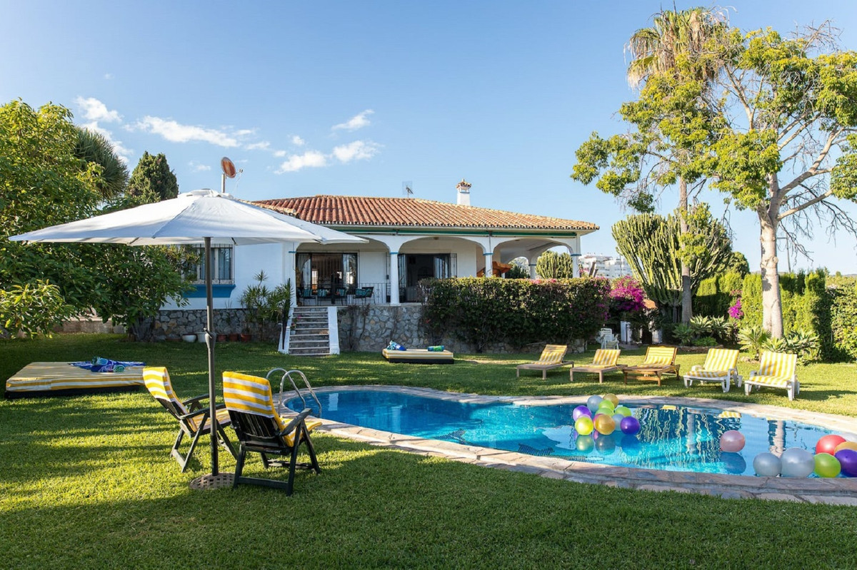 Detached Villa for sale in Marbella R4021735