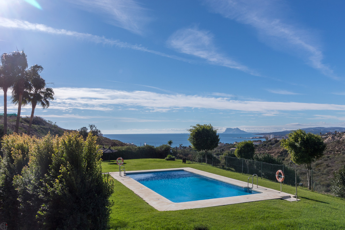 Manilva (Bahia de las Rocas) – spacious 3 bedrooms penthouse with fantastic sea views

The apartment, Spain