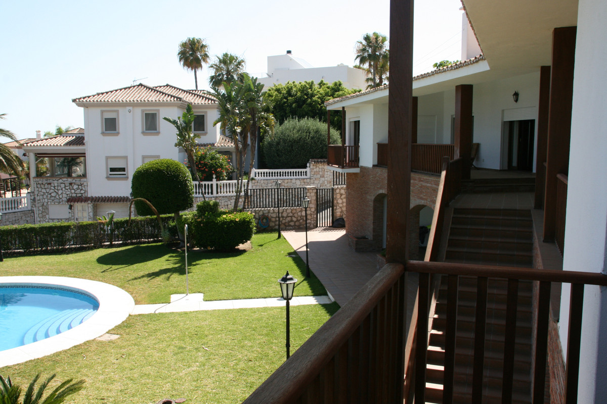 Luxury villa with views of Benalmadena and Fuengirola with an independent house for the service of 5, Spain