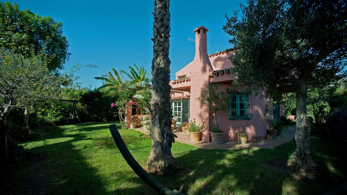 						Villa  Finca
													en venta 
																			 en Estepona
					