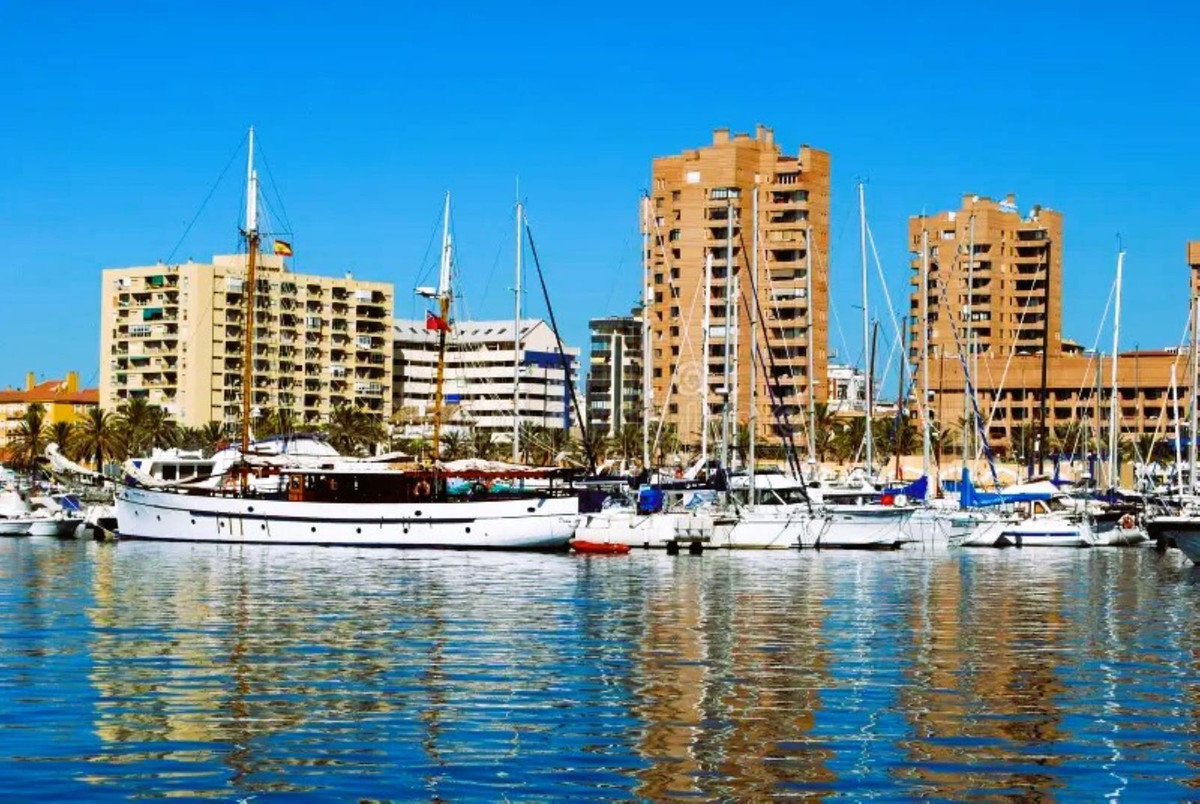 						Apartment  Middle Floor
													for sale 
																			 in Fuengirola
					
