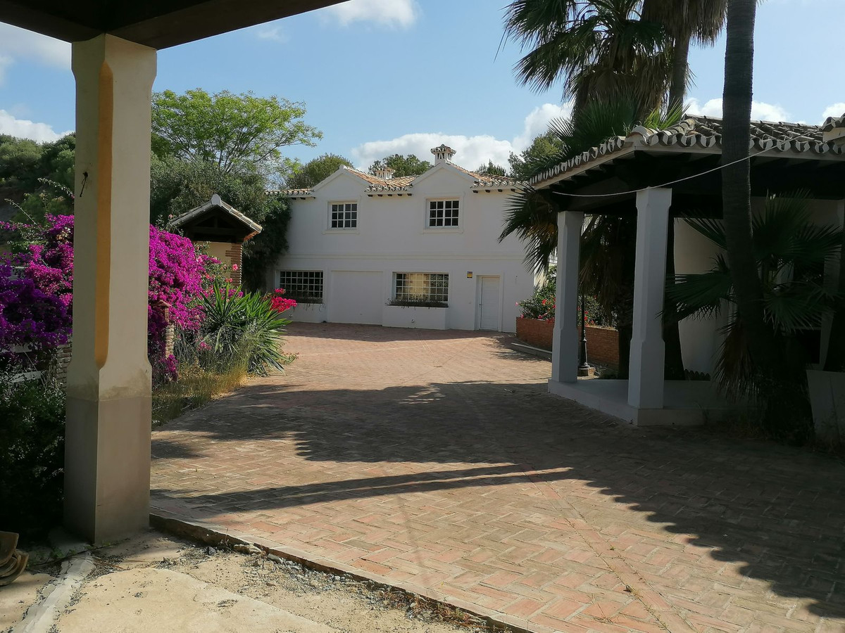 8 bed Property For Sale in Benahavis, Costa del Sol - thumb 3