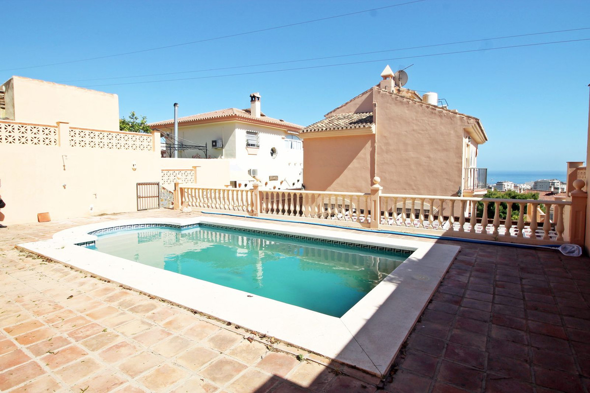 Villa for sale with three bedrooms, two bathrooms and a toilet in Benalmadena, Arroyo de la Miel are, Spain