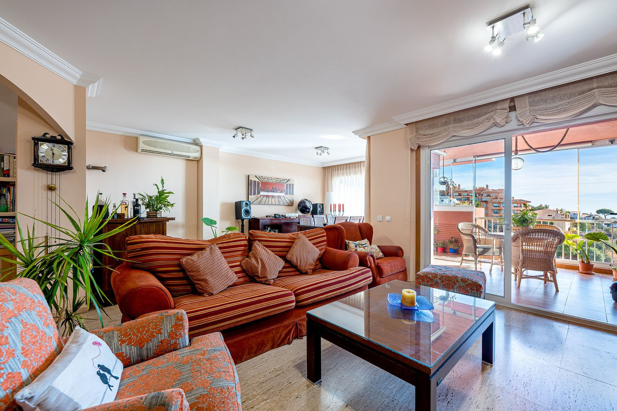 4 bedroom Apartment For Sale in Fuengirola, Málaga