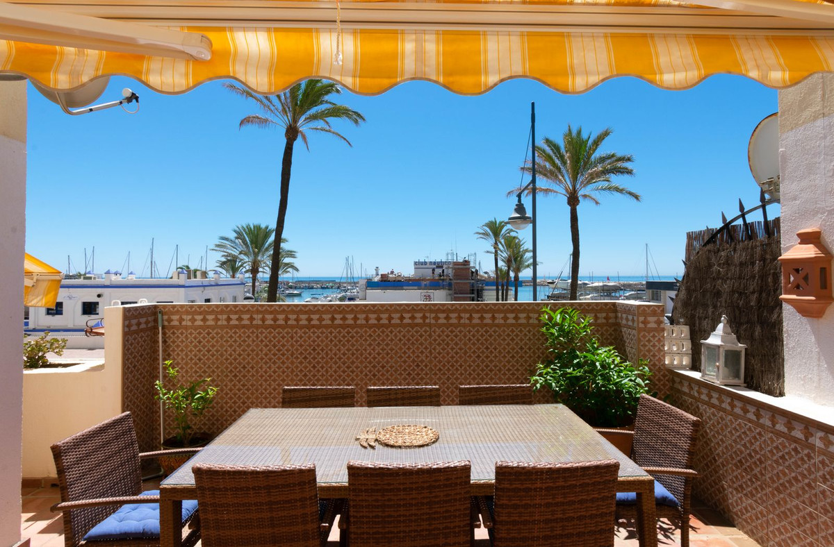 						Apartment  Middle Floor
													for sale 
																			 in Estepona
					