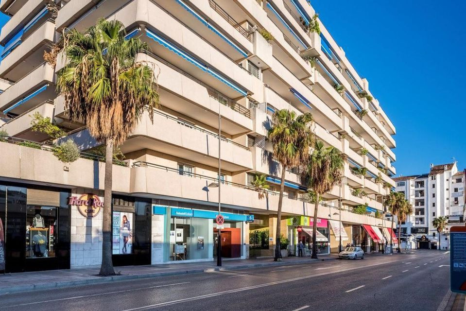 Апартамент средний этаж для продажи в Puerto Banús, Costa del Sol
