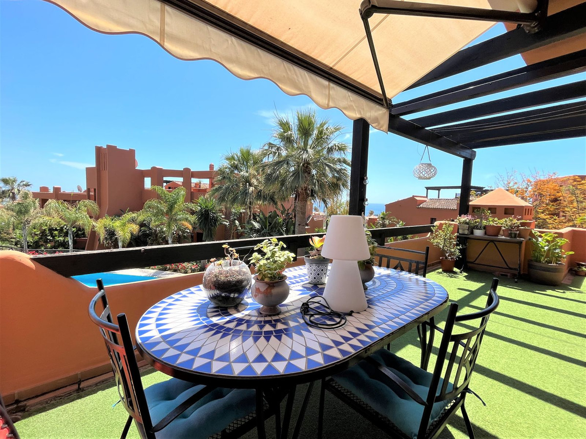 Middle Floor Apartment for sale in Estepona R4314136