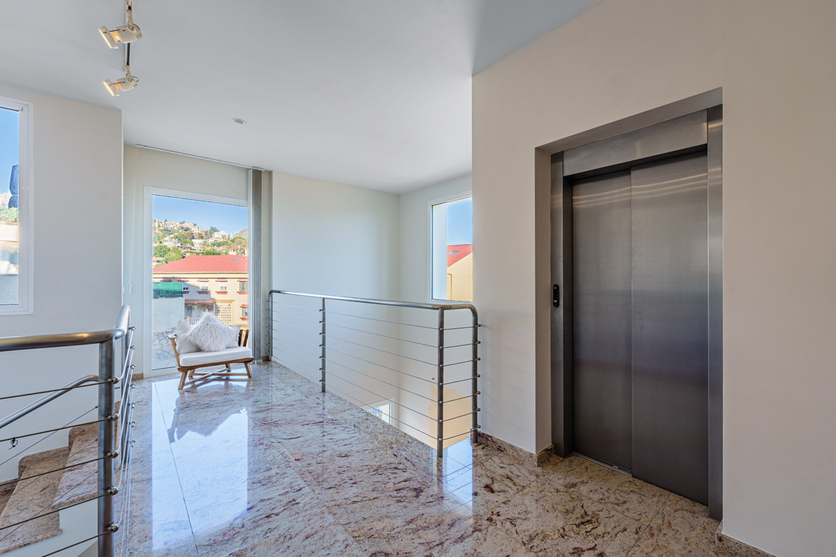 Villa con 10 Dormitorios en Venta Málaga