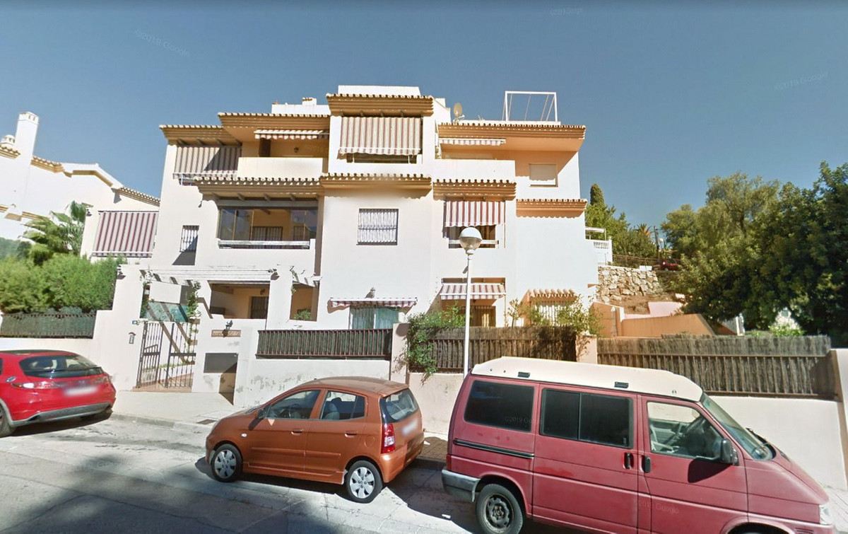 2 bedroom Apartment For Sale in Los Pacos, Málaga - thumb 2