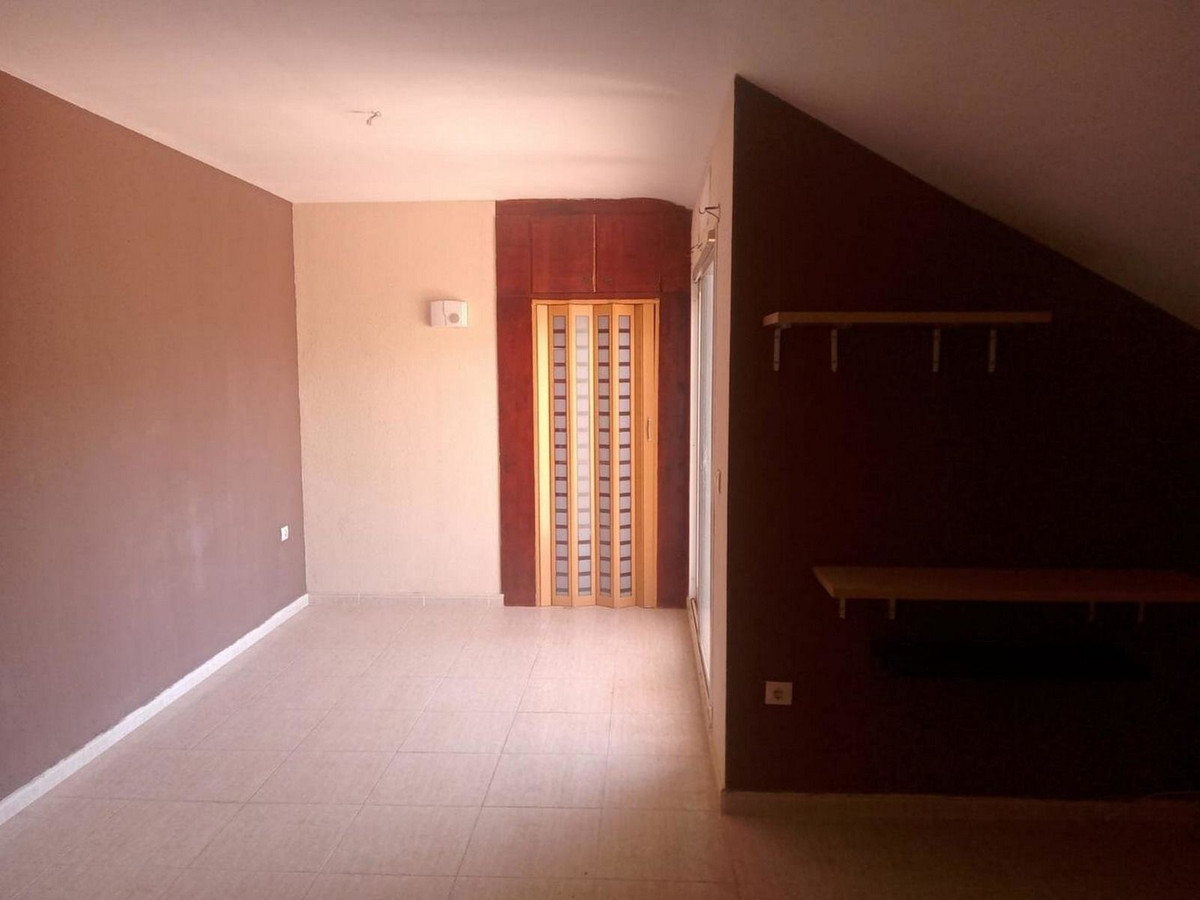 2 bedroom Apartment For Sale in Los Pacos, Málaga - thumb 4