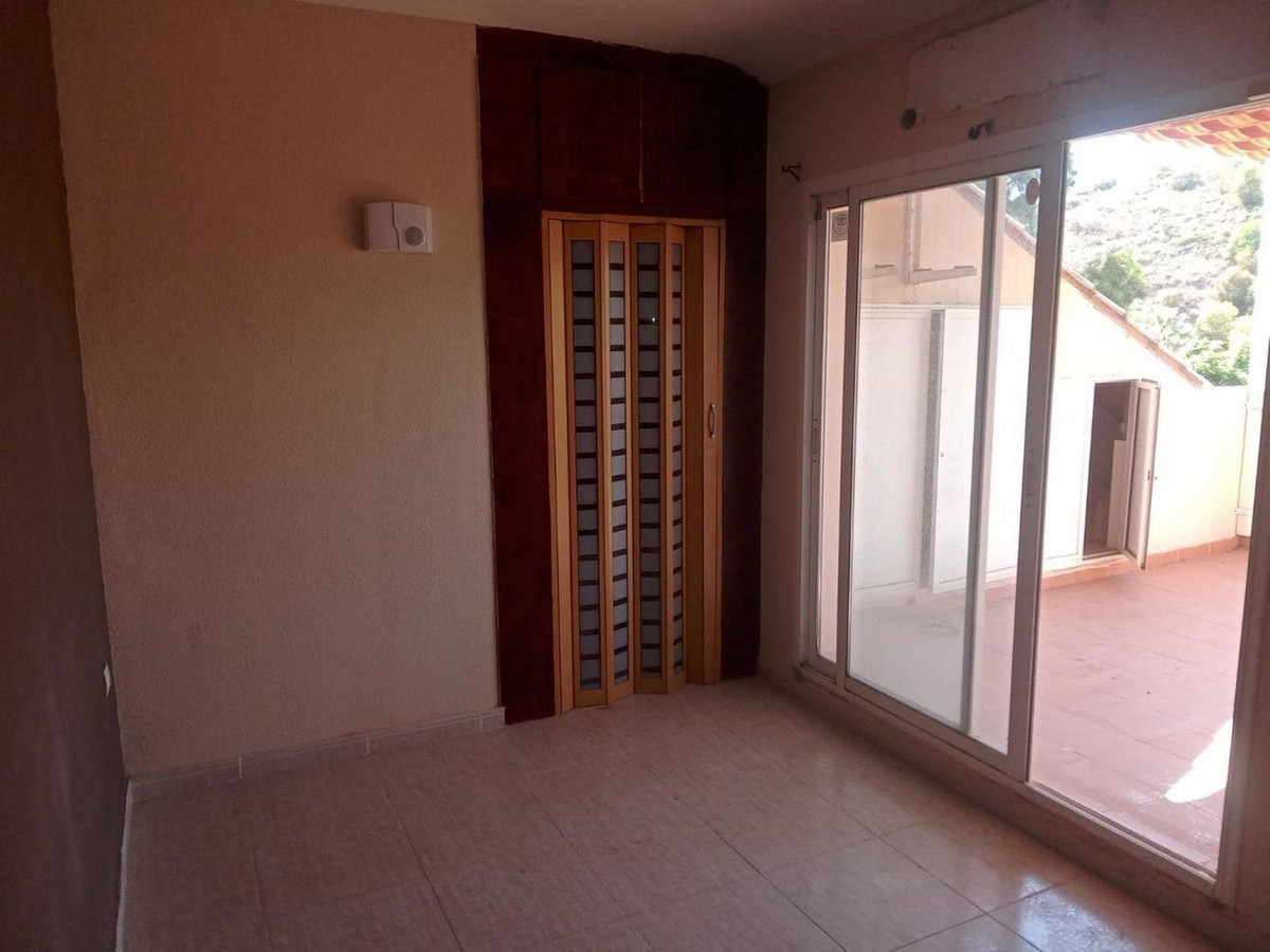 2 bedroom Apartment For Sale in Los Pacos, Málaga - thumb 6