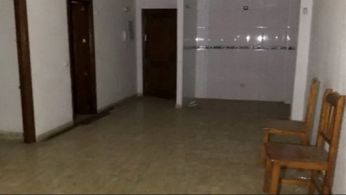 1 Bedroom Middle Floor Apartment For Sale Las Lagunas