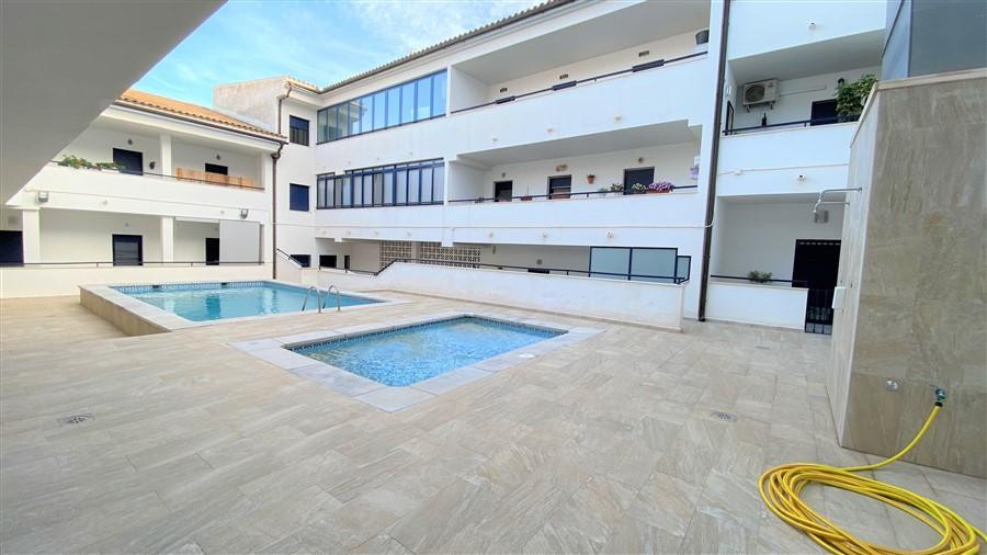 Apartment with living/dining room with open kitchen, 3 bedrooms, 2 bathrooms and patio. \n
From the , Spain