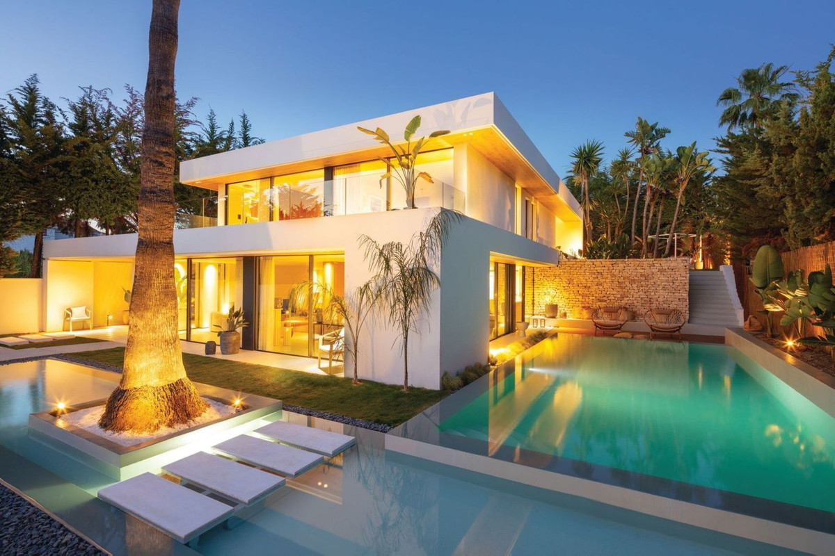 Detached Villa for sale in Nueva Andalucía R4199011