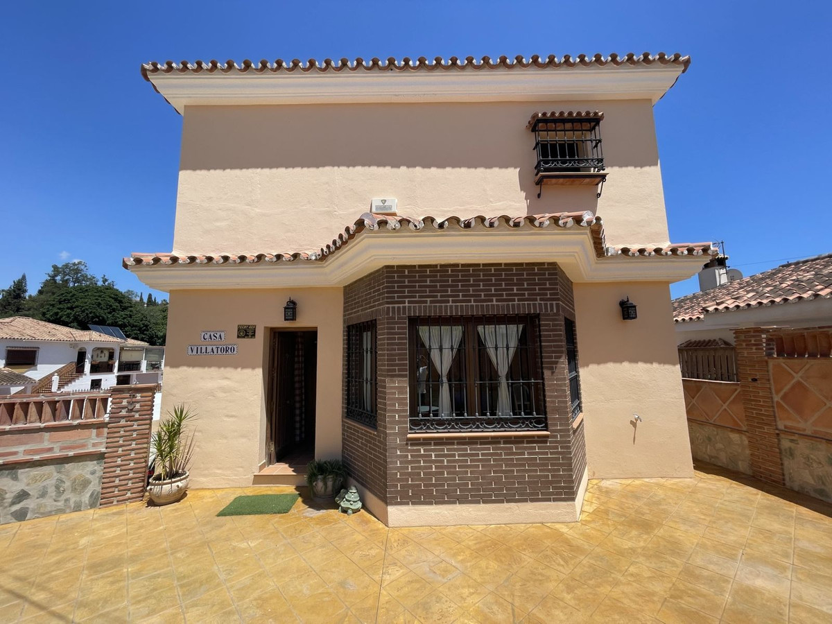 Detached Villa for sale in El Coto, Costa del Sol