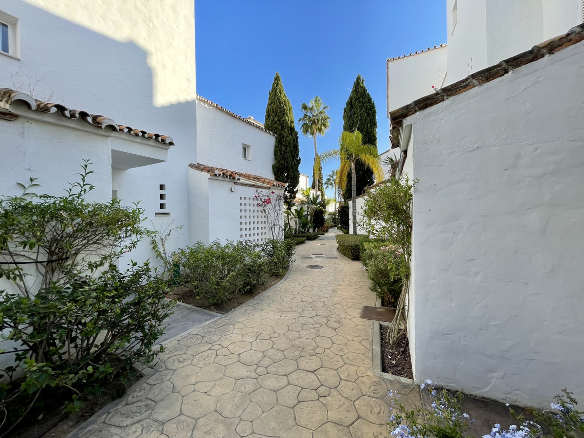 3 bedroom Townhouse For Sale in Bahía de Marbella, Málaga - thumb 32