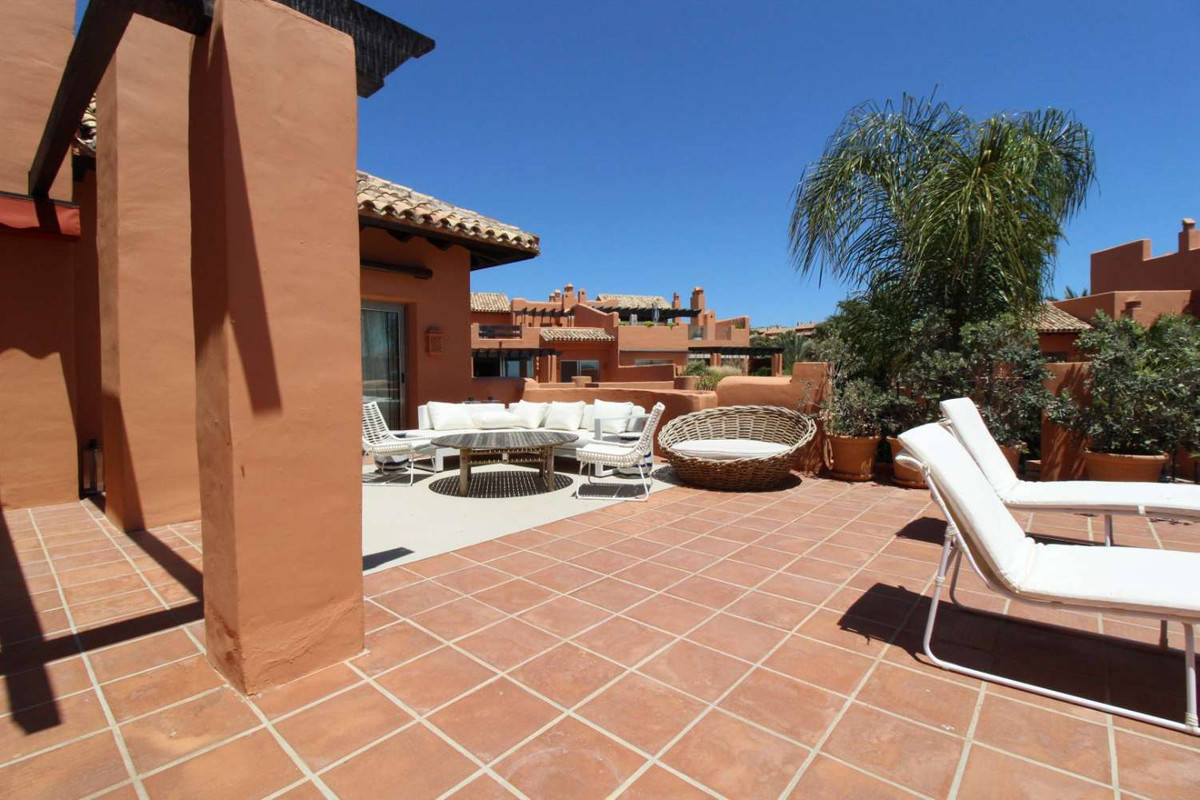 Impressive Duplex penthouse with fabulous sea views. This renovated penthouse has 513m2 with 3 bedro, Spain