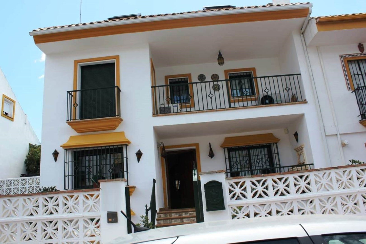						Villa  Semi Detached
													for sale 
																			 in San Pedro de Alcántara
					