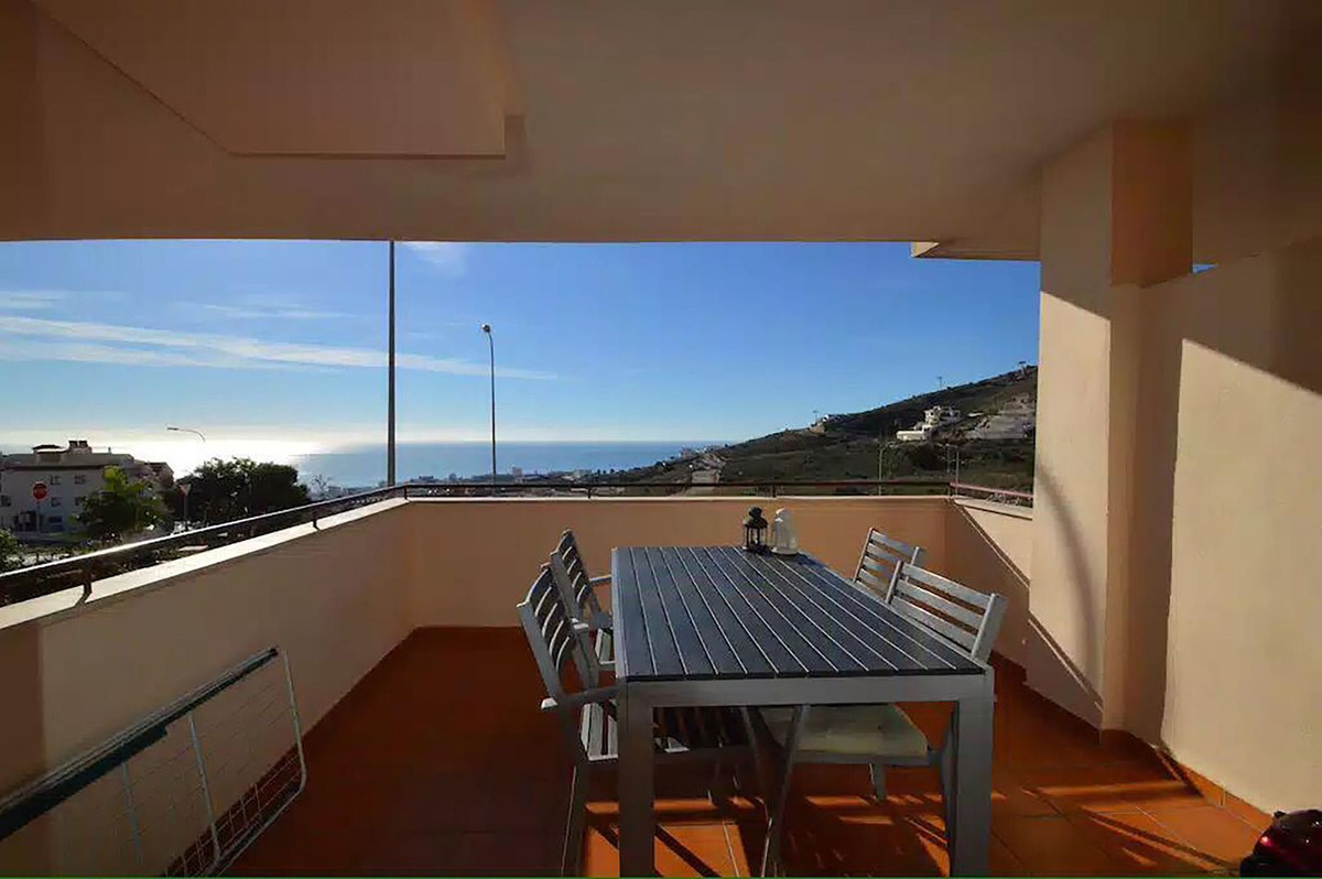Panoramic sea view over the Mediterranean sea and Benalmadena!

This 2 bed and 2 bath lovely apartme, Spain