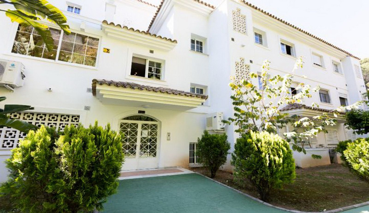 2 Bedroom Ground Floor Apartment For Sale Río Real, Costa del Sol - HP4688524