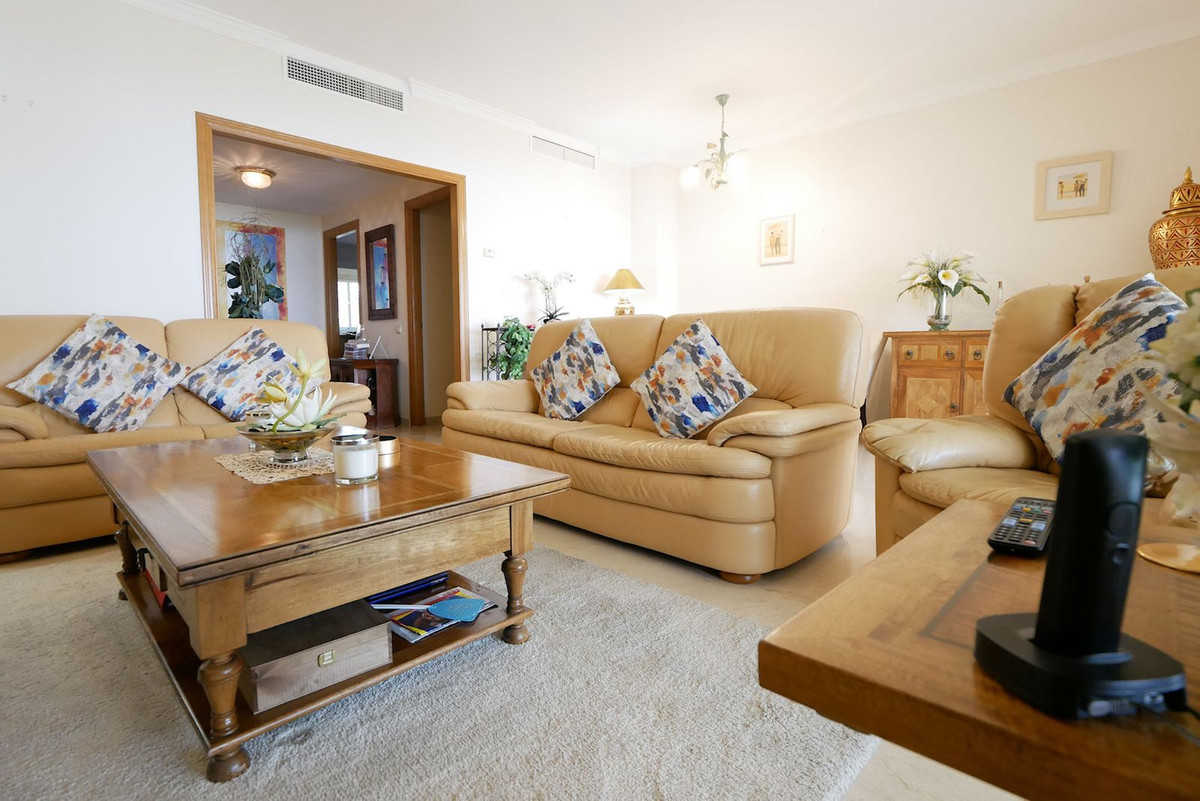3 bedroom Apartment For Sale in Cabopino, Málaga - thumb 3