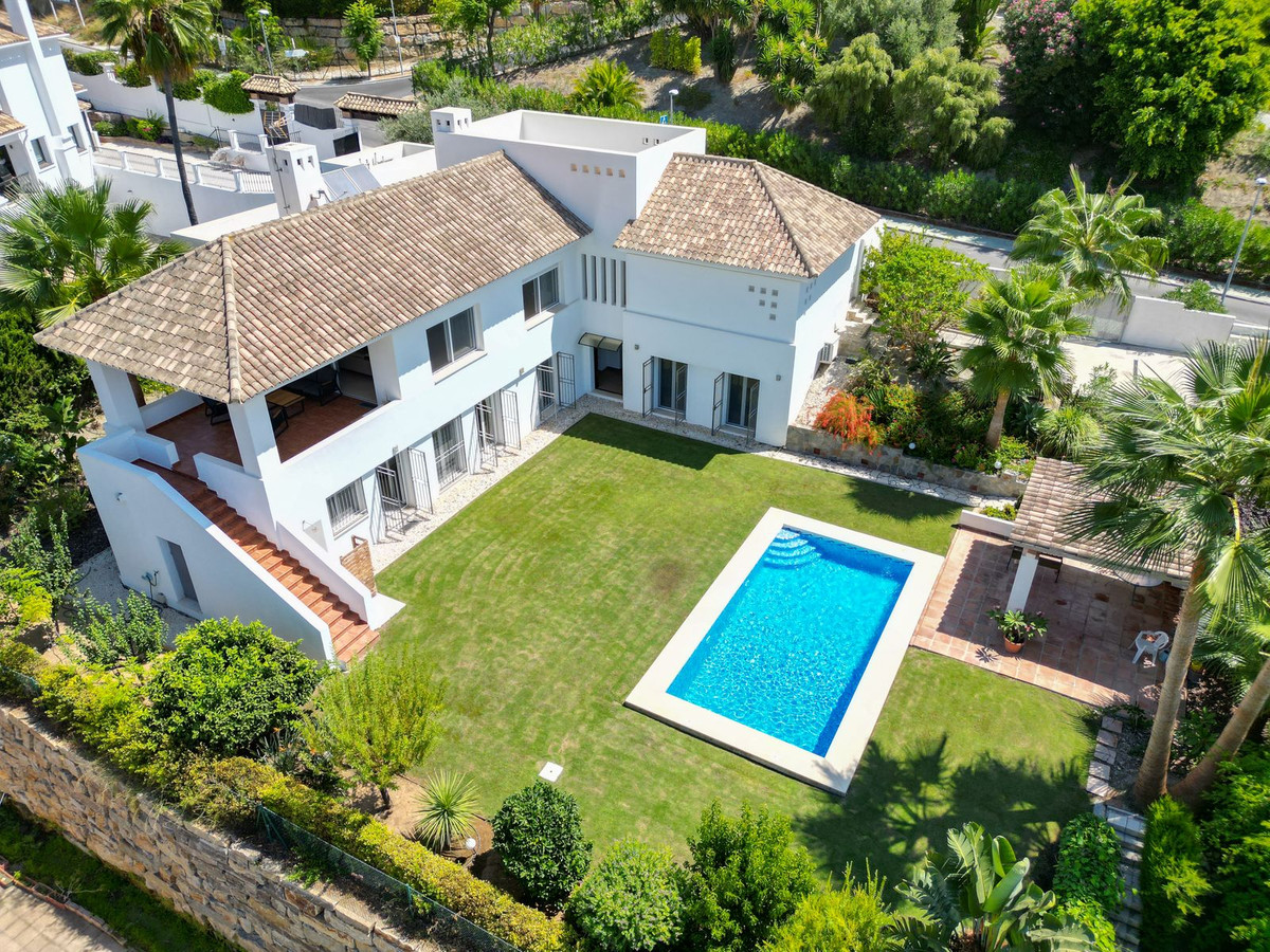 Villa Detached in El Paraiso, Costa del Sol
