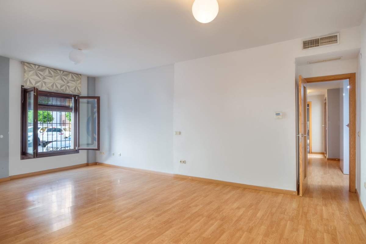 3 bed Apartment for sale in Coín