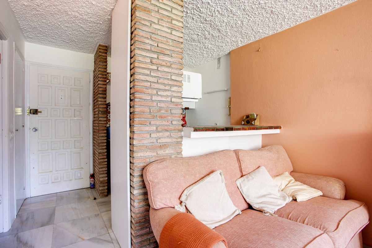 2 bedroom Apartment For Sale in Estepona, Málaga - thumb 2