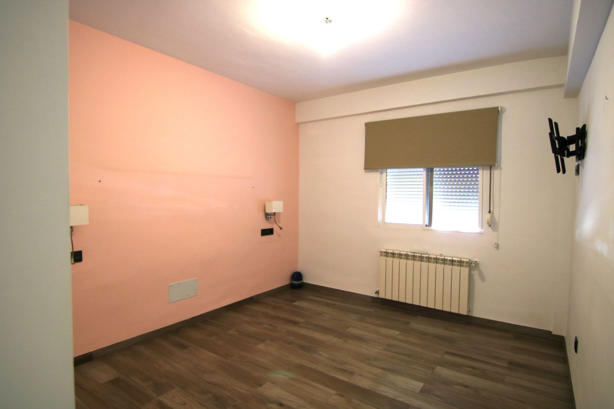 100 m2 useful apartment, on the third floor without elevator.