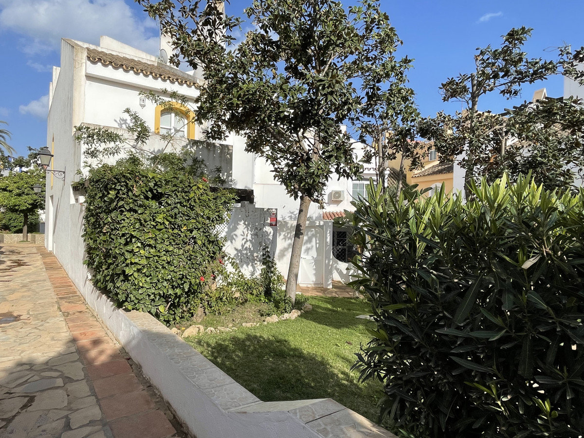 2 Bedroom Townhouse For Sale Nueva Andalucía, Costa del Sol - HP4033084