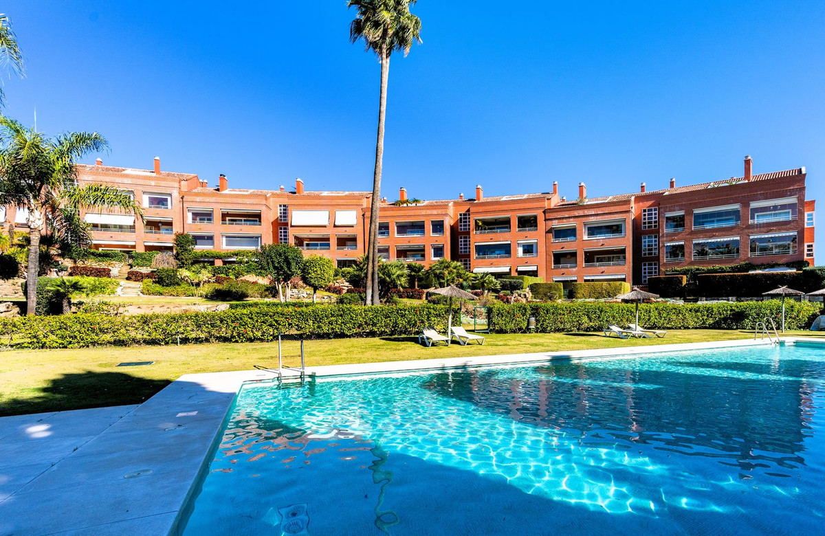 4 Bedroom Middle Floor Apartment For Sale Marbella, Costa del Sol - HP4649215
