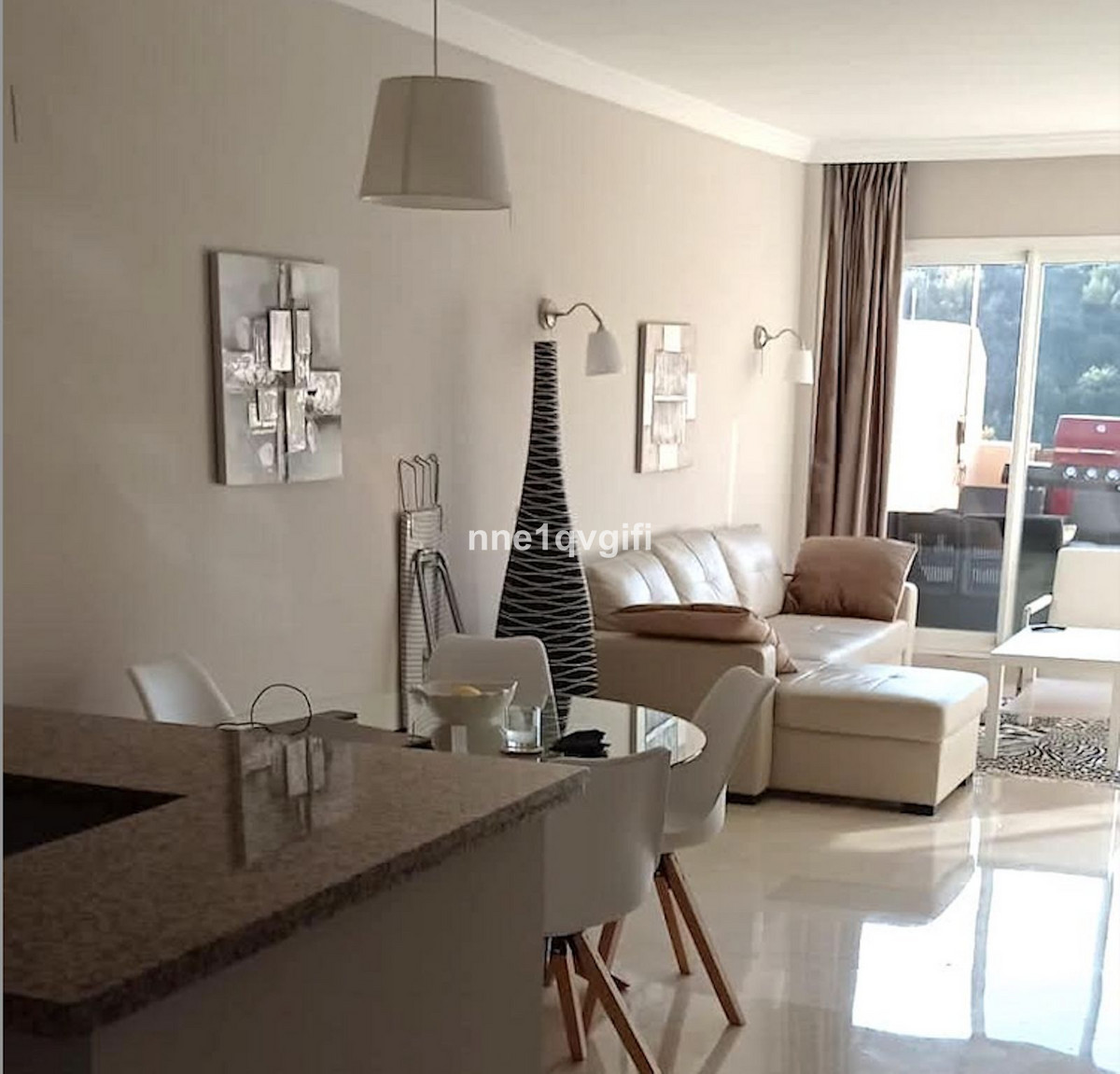 2 Bedroom Middle Floor Apartment For Sale Elviria, Costa del Sol - HP4647007